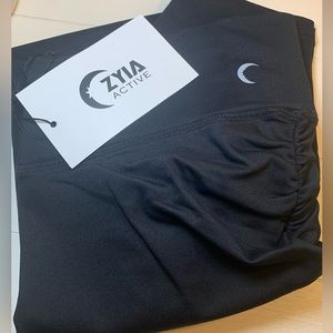 ZYIA ACTIVE Scrunch Butt Enhancing Women’s Yoga Pants Black Size Small NWT